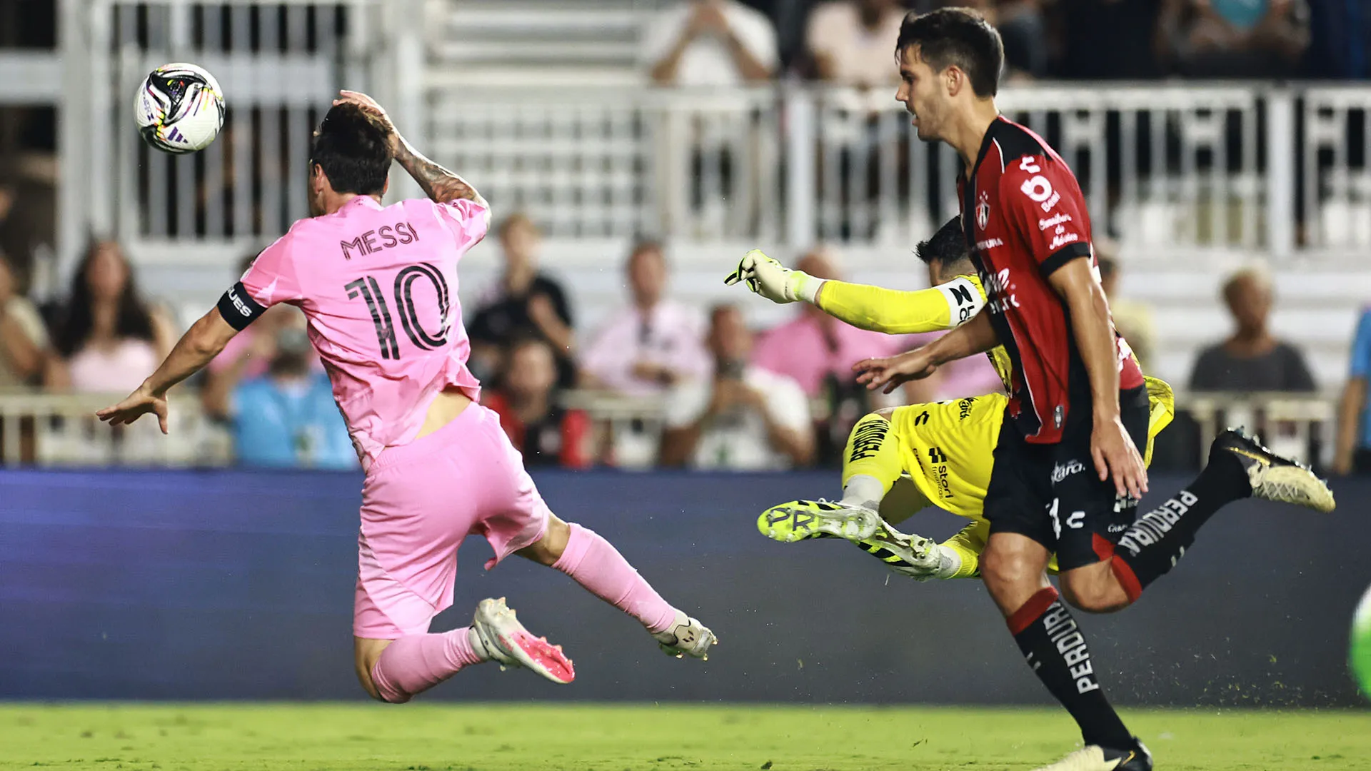Sarebbe potuta finire peggio per la Pulce o per il portiere