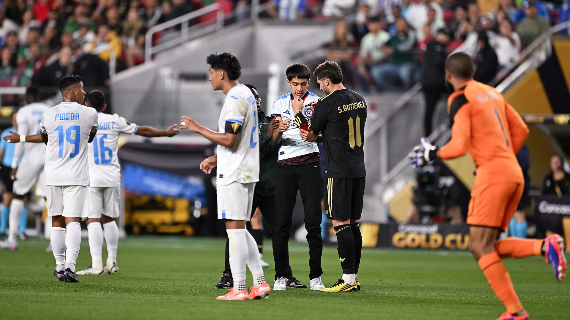 La semifinale di Concacaf Gold Cup tra Messico e Honduras è stata molto movimentata