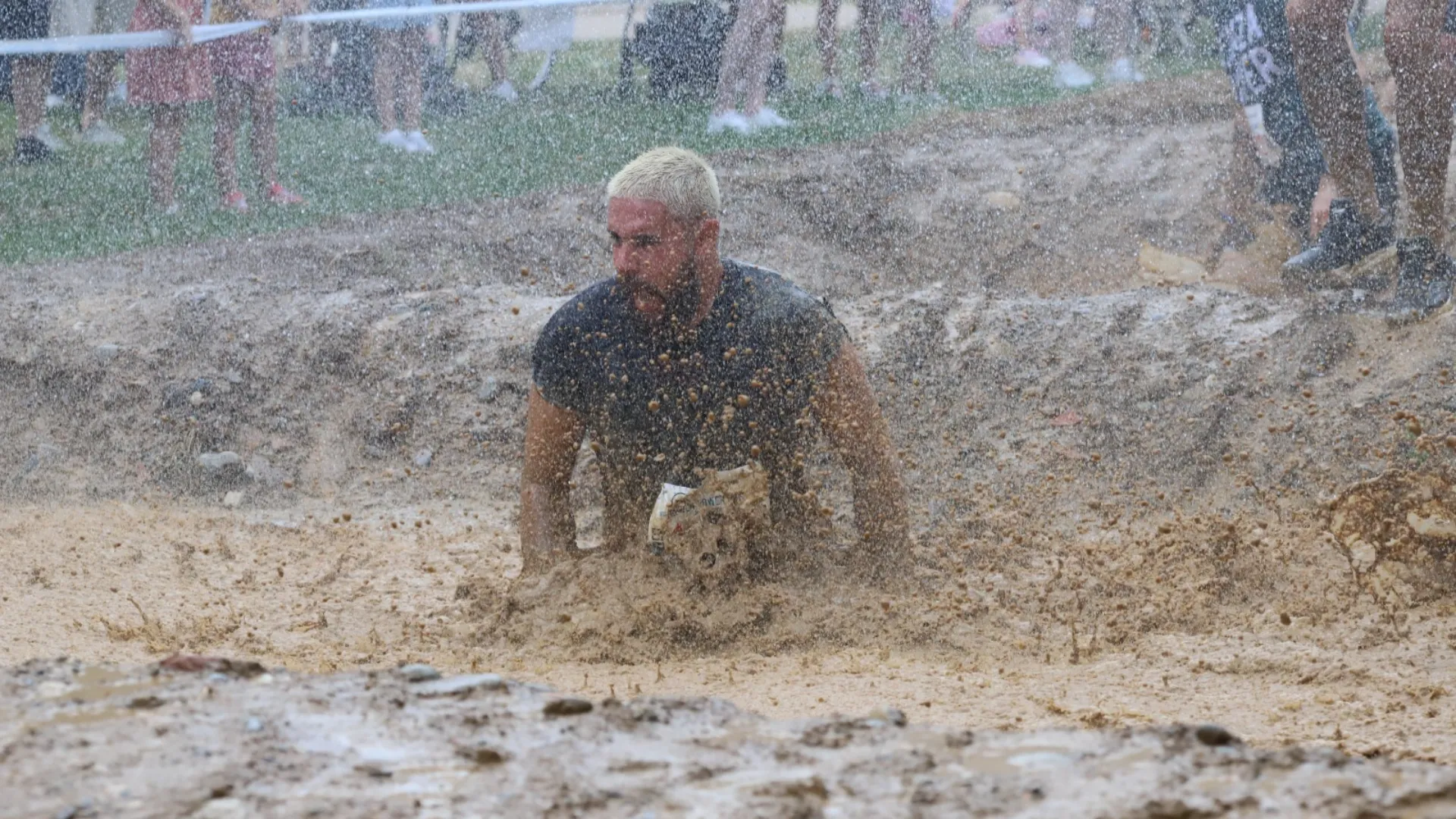... il fango e l'acqua hanno generato grandissima gioia anche tra il folto pubblico...  