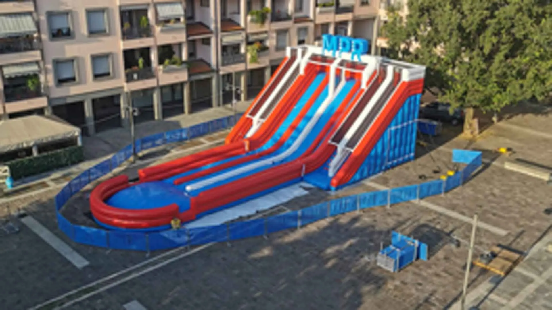 ... la festa sta per cominciare e Villasanta, in Brianza, per due giorni diventerà la patria del divertimento...