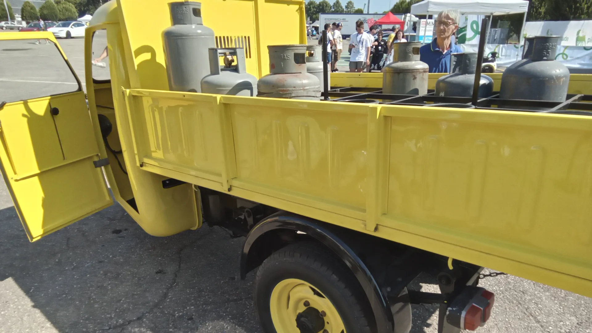 Soprannominato "sollevatore di pesi" per l'impressionante capacità di carico e la grande resistenza.