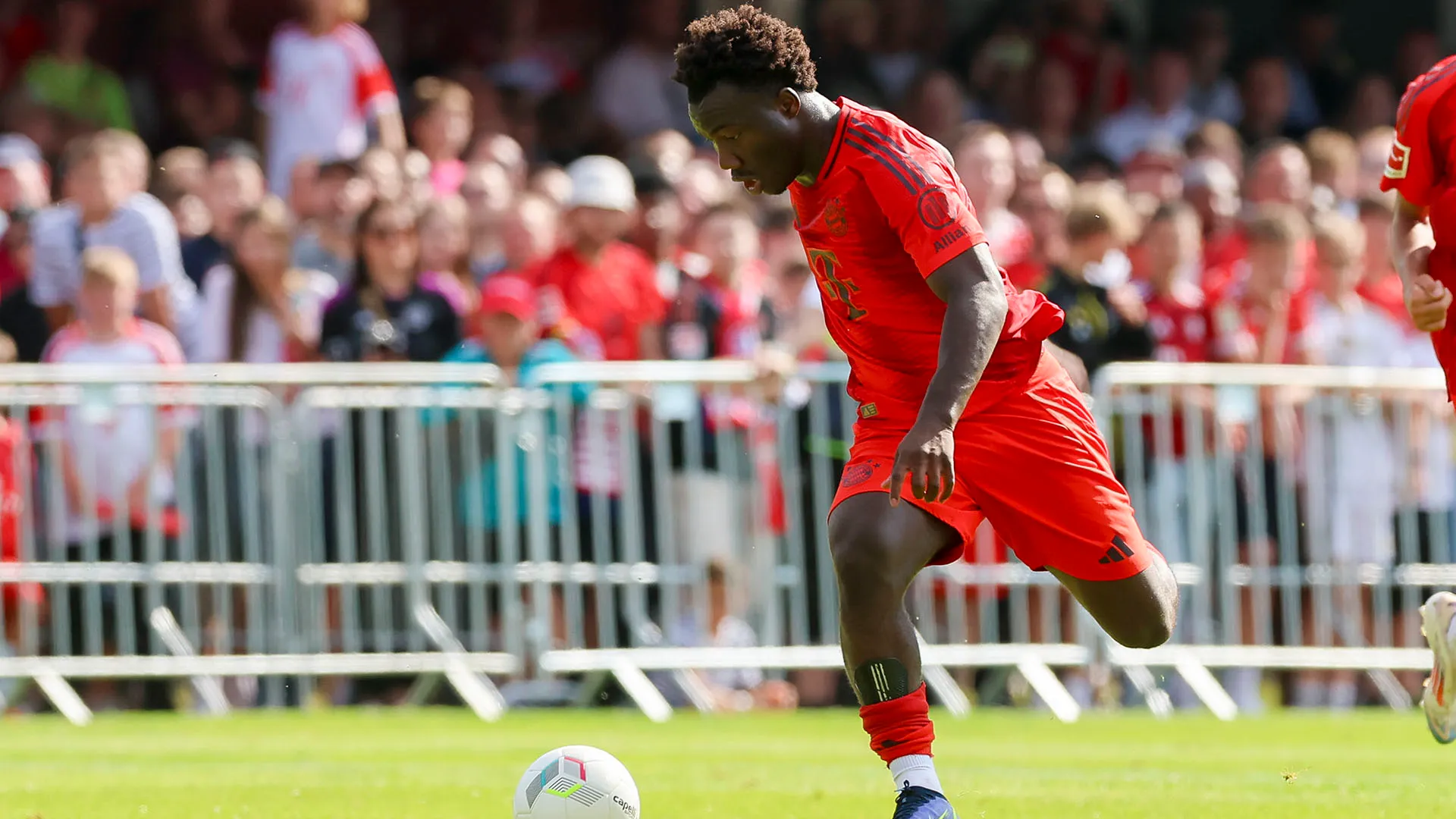 E' cresciuto nelle giovanili dell'Adelaide United