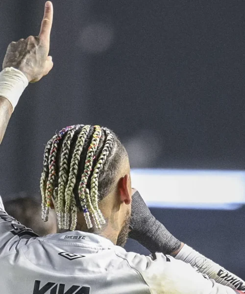 Il nuovo look di Neymar stupisce tutti: le foto del campione