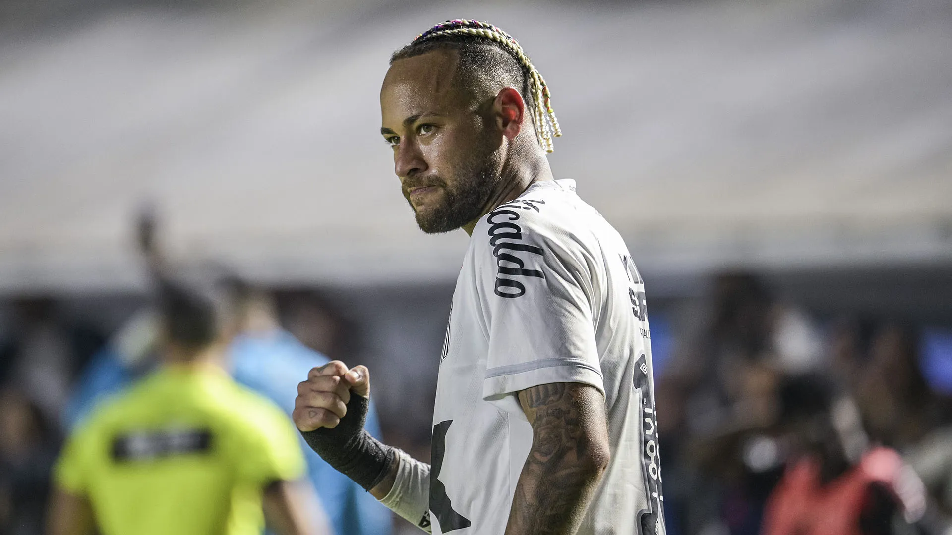 Neymar ha sempre avuto la passione per i look particolari e ne abbiamo visti diversi negli scorsi anni
