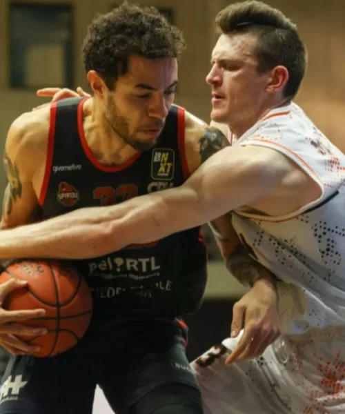 Nick McGlynn, colpo sotto canestro per Sassari