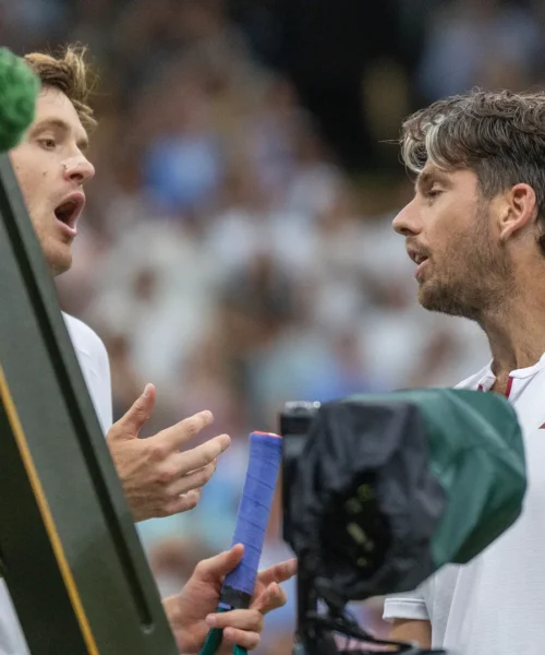 Lite furiosa al termine della partita: le foto da Wimbledon