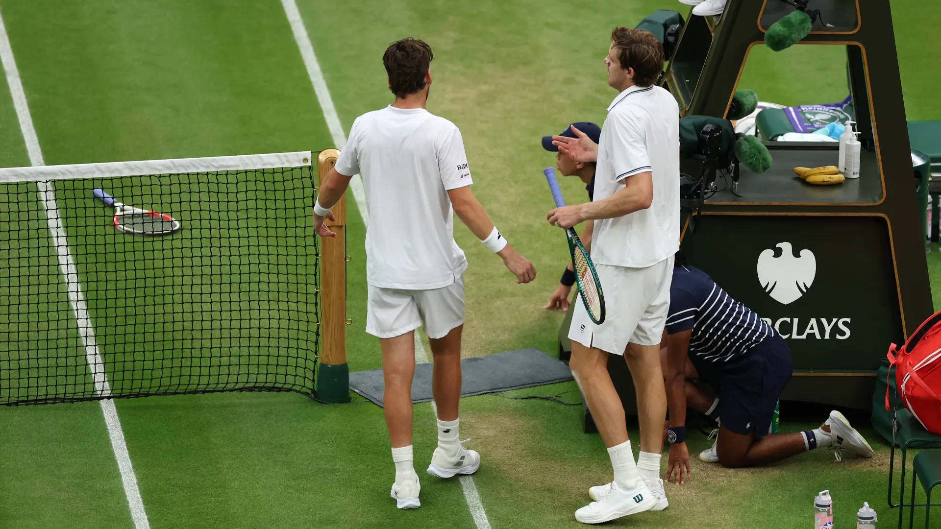 Dagli spalti è arrivato anche qualche fischio per il tennista cileno
