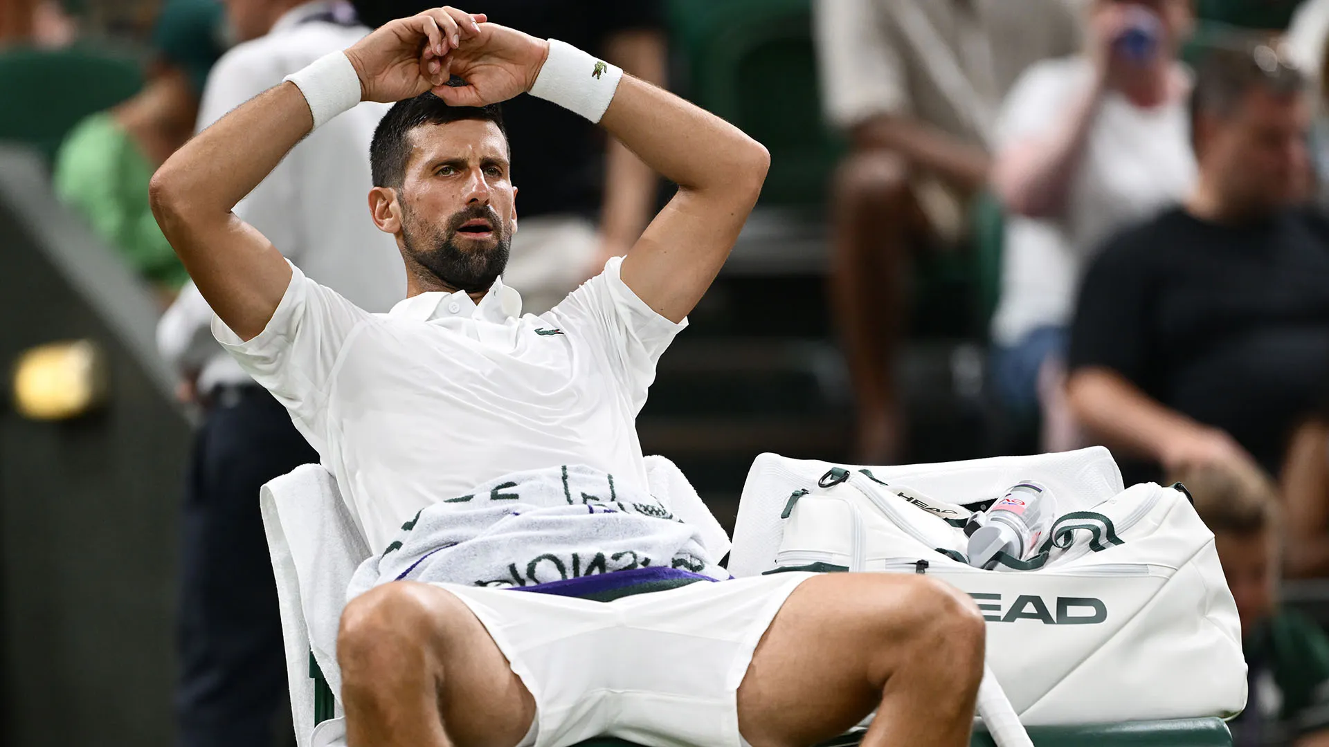 Il tennista serbo ha spaventato i suoi tifosi durante il terzo set