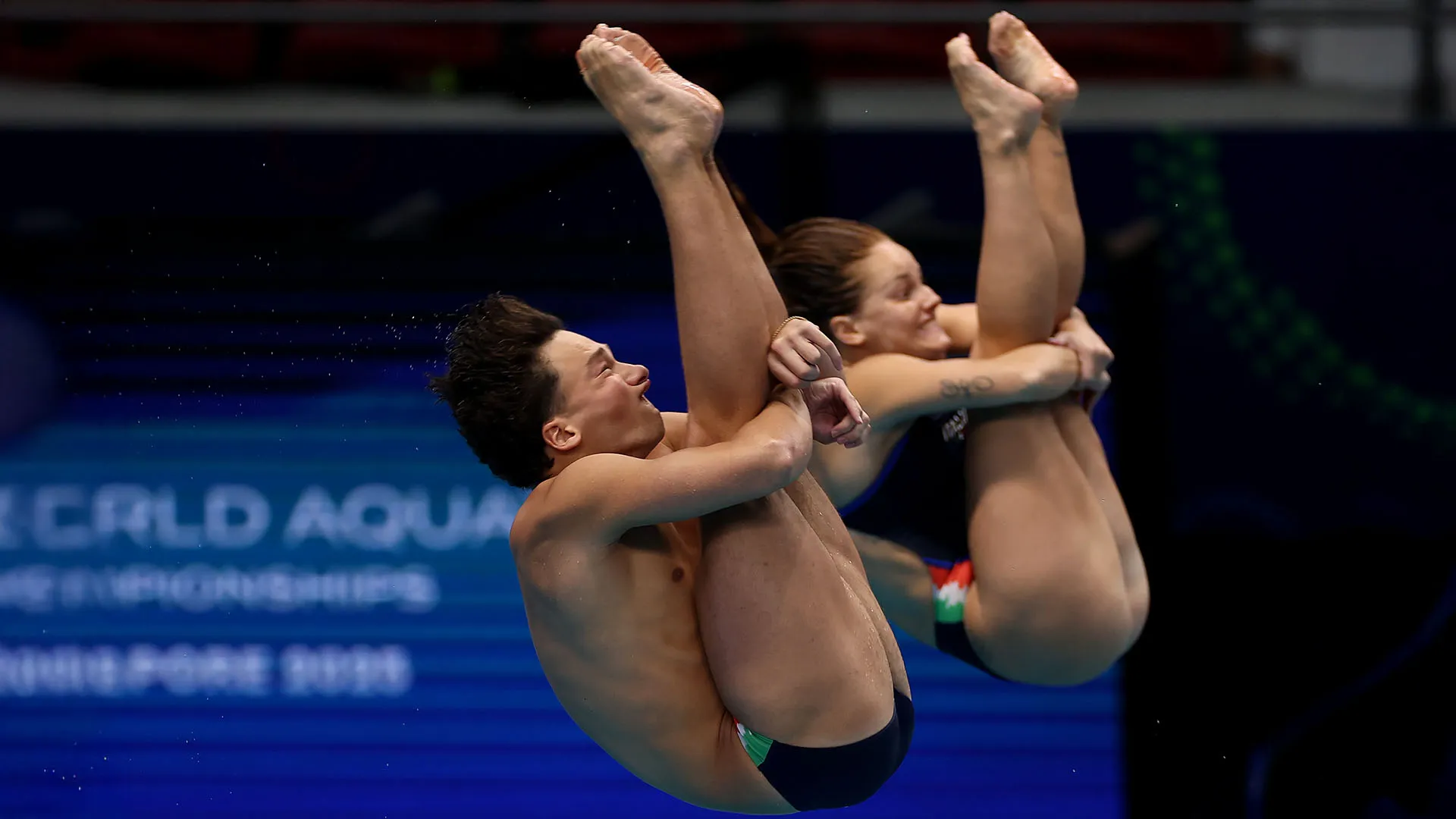 Chiara Pellacani e Matteo Santoro hanno  vinto l'oro nella gara del trampolino 3 metri sincro misto ai Mondiali di nuoto di Singapore