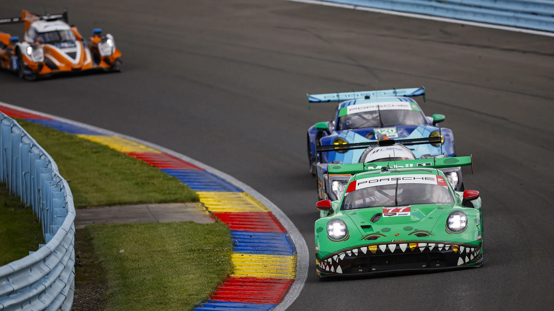Splendida questa Porsche 911 GT3 R (992) della AO Racing
