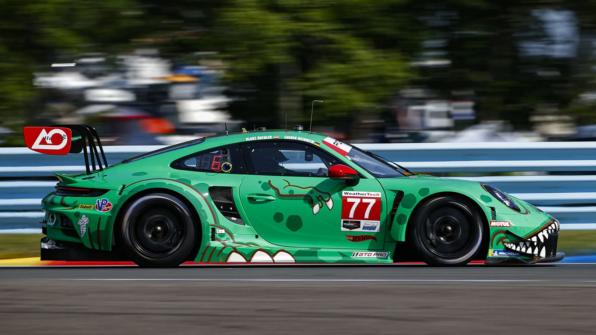 Corre in campionati come IMSA, FIA WEC, GT World Challenge, 24 Ore di Le Mans e altri
