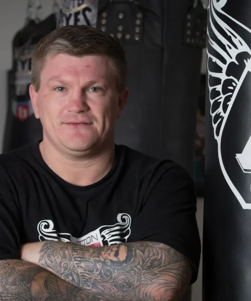 A 46 anni Hatton cerca ancora pugni: il campione è tornato. Le sue foto