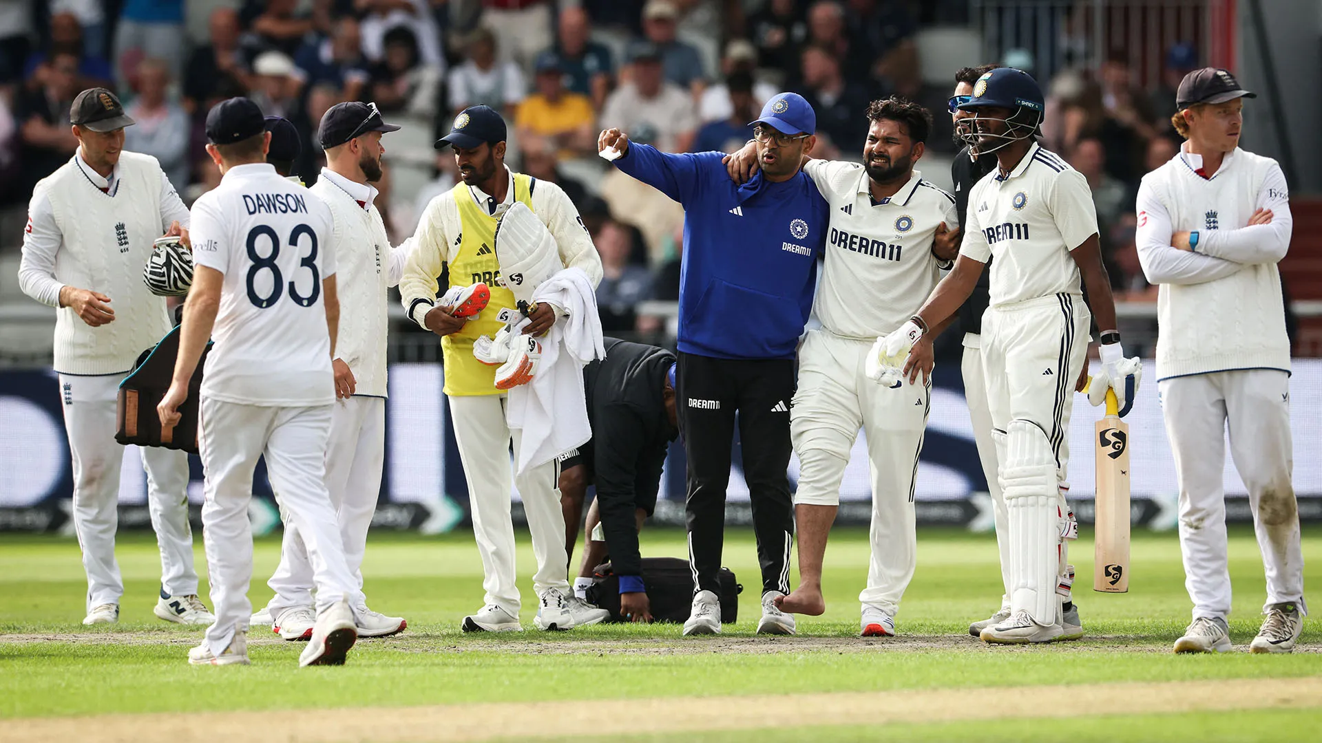 Rishabh Pant si è gravemente infortunato al piede: una frattura
