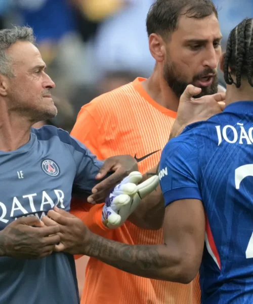Luis Enrique colpisce João Pedro, maxi rissa al Mondiale per Club. Foto
