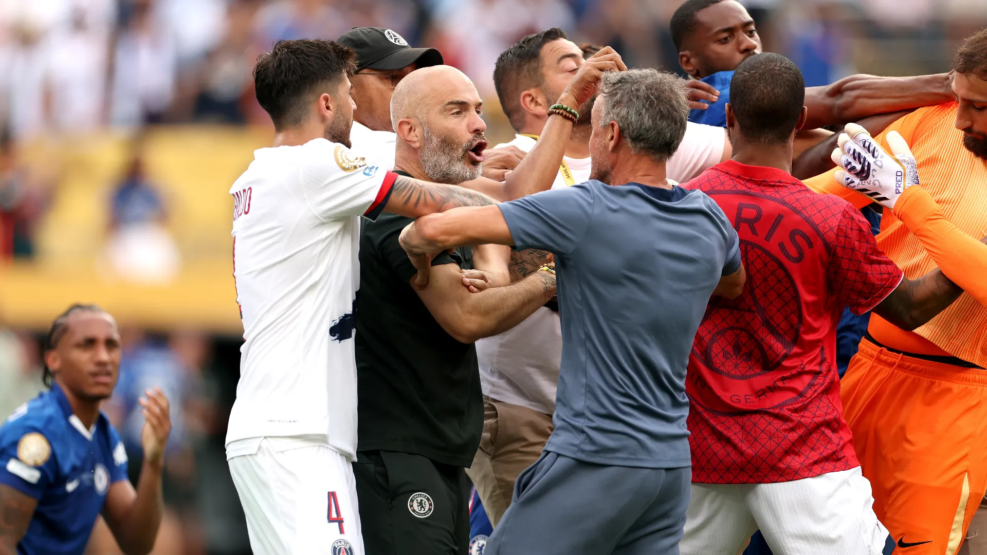 L'allenatore ha poi urlato anche contro Enzo Maresca
