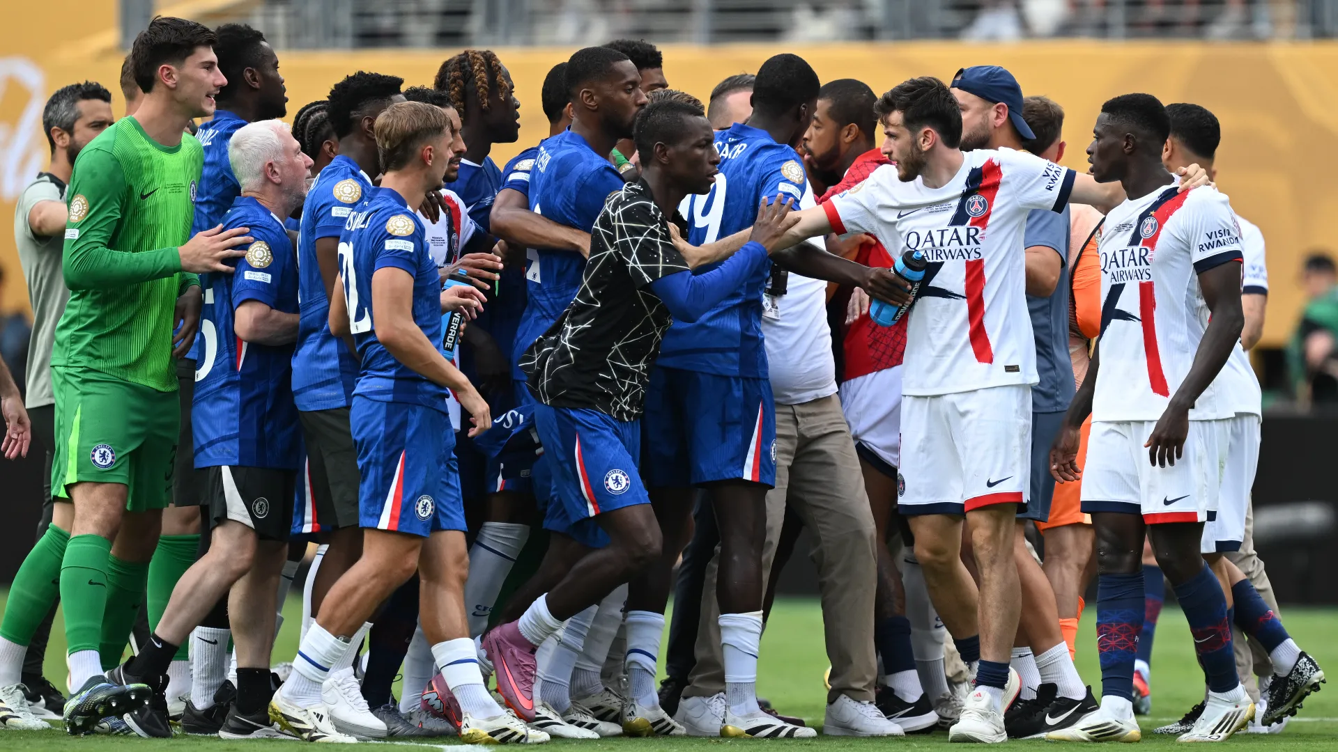 Da atleti professionisti ci si aspetta una condotta esemplare
