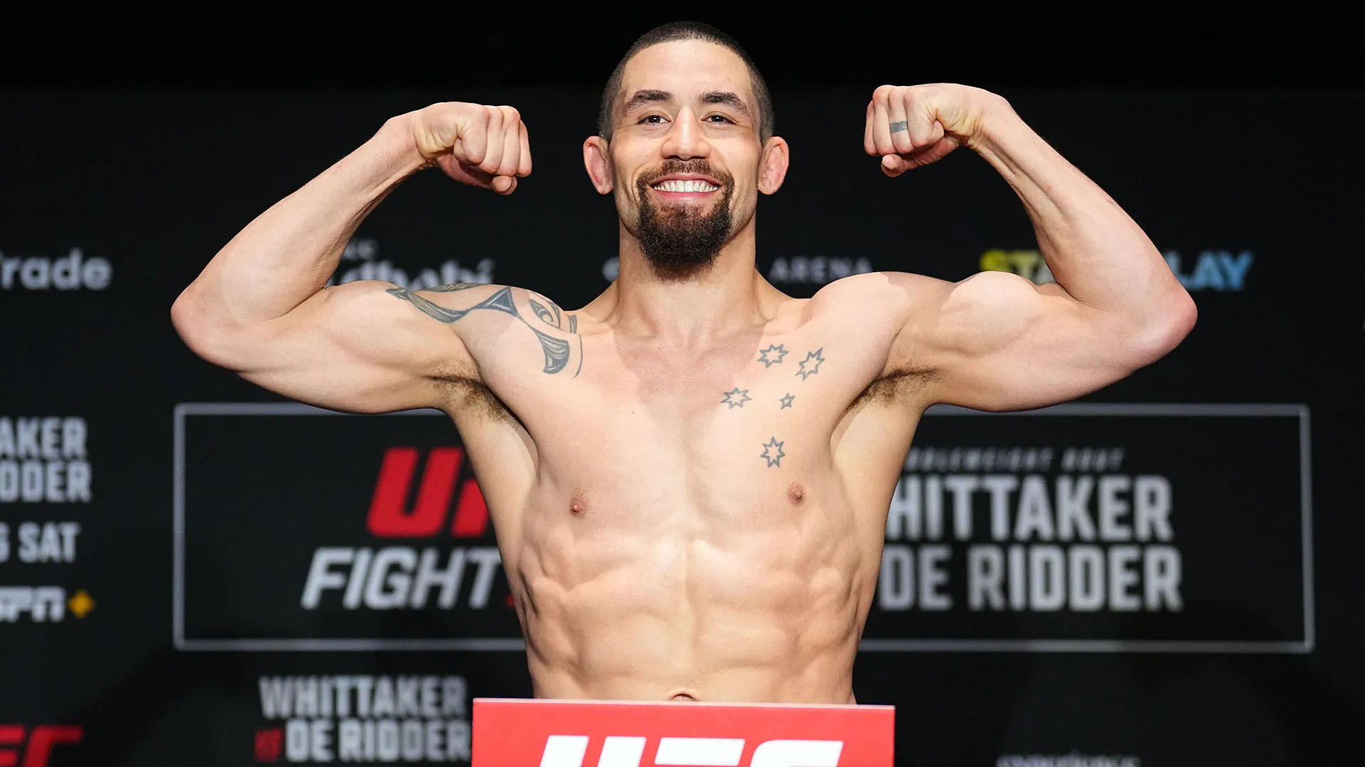 Sono stati impiantati nuovi denti inferiori a Robert Whittaker
