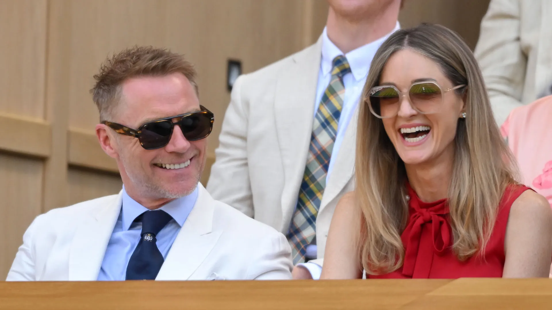 Grandi applausi per il cantante Ronan Keating, acclamato dal pubblico quando si è seduto in tribuna