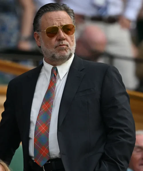 Sulle tribune di Wimbledon spunta anche il gladiatore: le foto