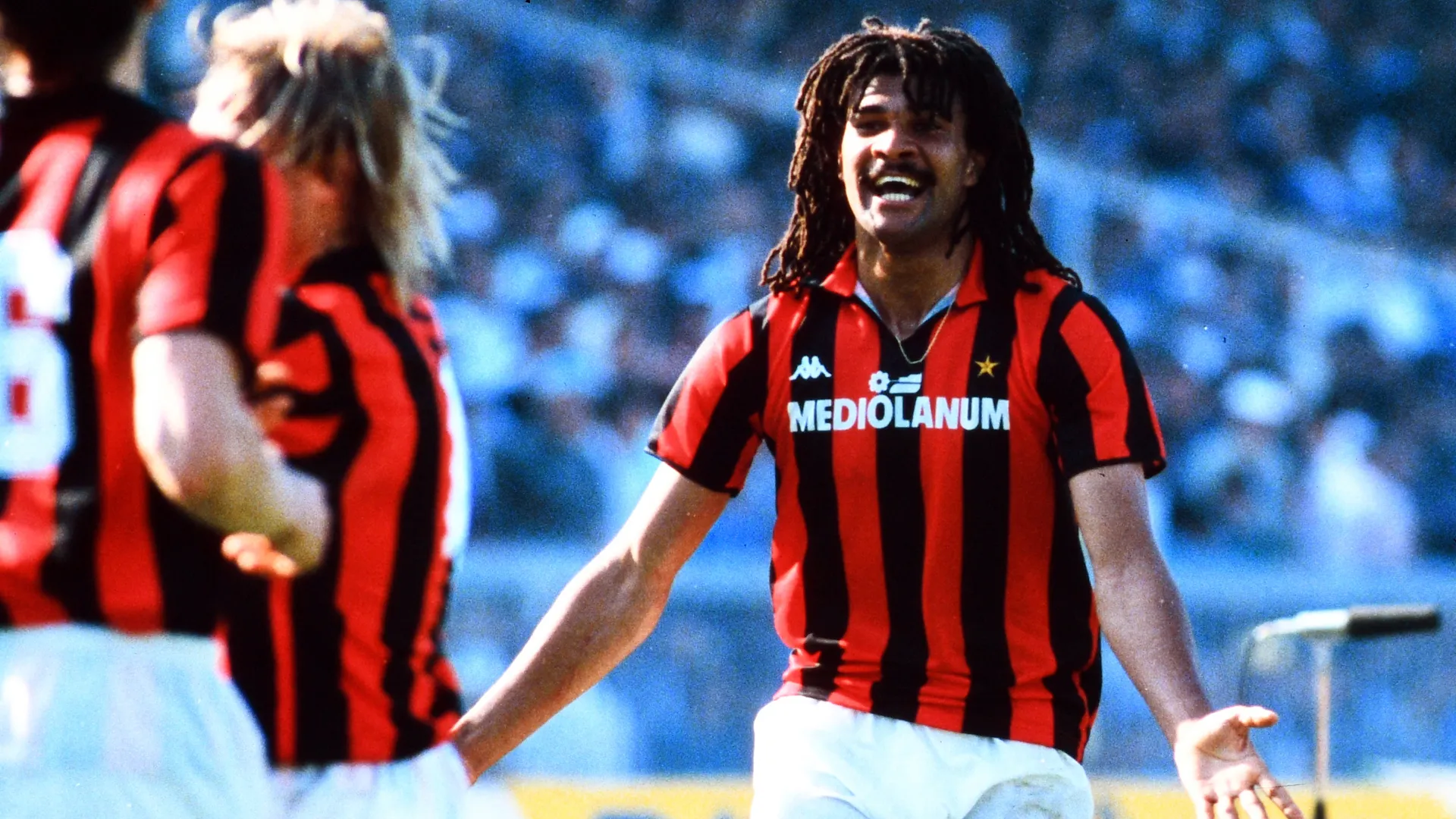 "Ci vorrebbe un Ruud Gullit, uno così potente ci manca da anni" dicono i tifosi