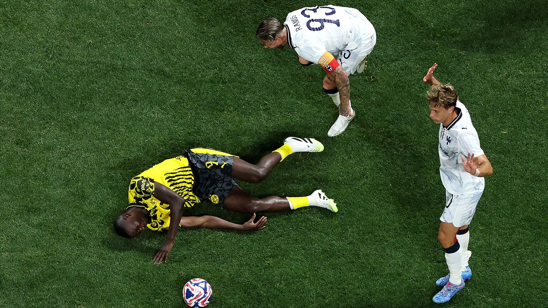 Guirassy ha segnato 2 gol portando così il Borussia Dortmund ai quarti di finale del Mondiale per Club

