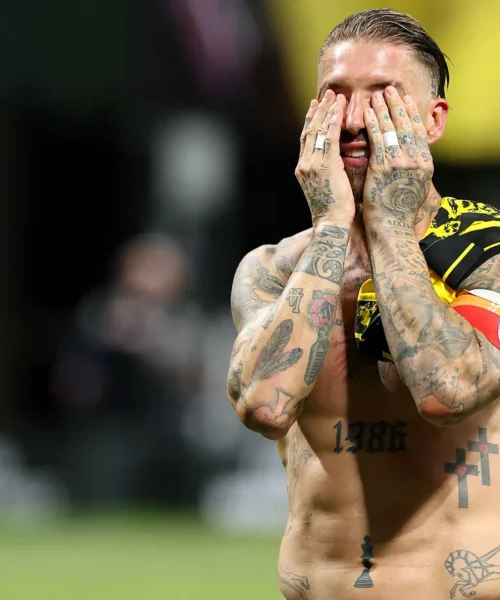 Battaglia senza tregua: le foto dello scontro Sergio Ramos-Guirassy