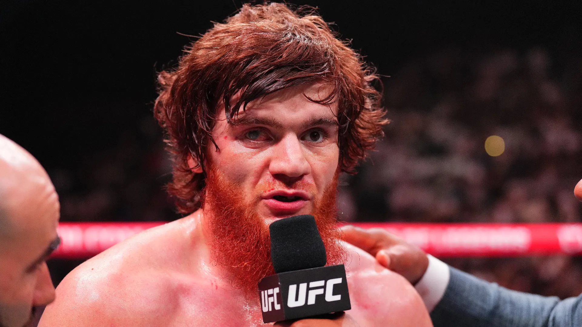 Magomedov è specializzato in lethwei, pugilato, lotta libera e muay thai
