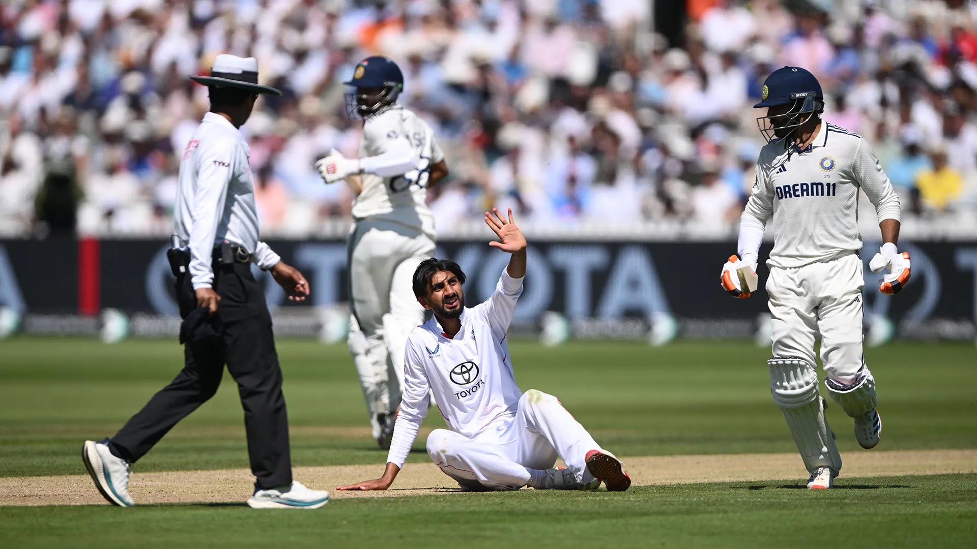 Shoaib Bashir si è infortunato durante il test match tra Inghilterra e India

