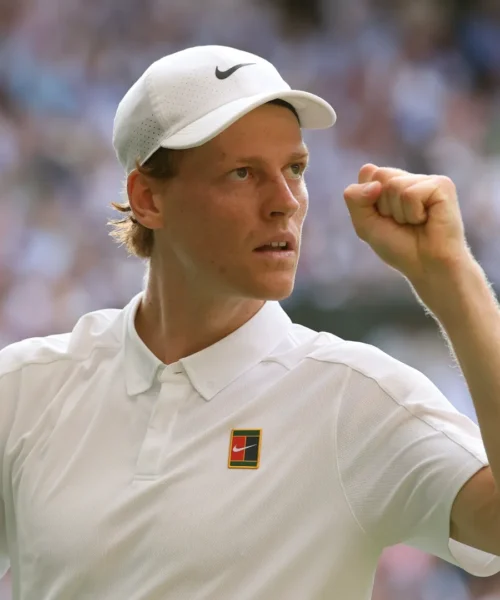 Jannik Sinner è il nuovo re di Wimbledon! Carlos Alcaraz cede in rimonta, l’Azzurro nella leggenda