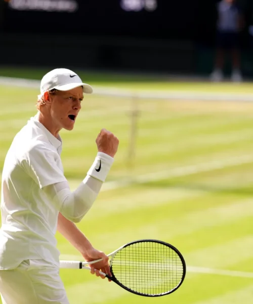 Wimbledon: Jannik Sinner pareggia i conti con Carlos Alcaraz, finale apertissima