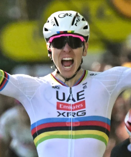Tour: Tadej Pogacar raggiunge quota 100 a Rouen, Van der Poel resta in giallo per un soffio