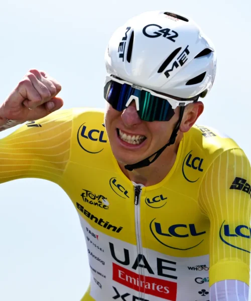 Tour de France, Tadej Pogacar domina anche la cronometro di Peyragudes