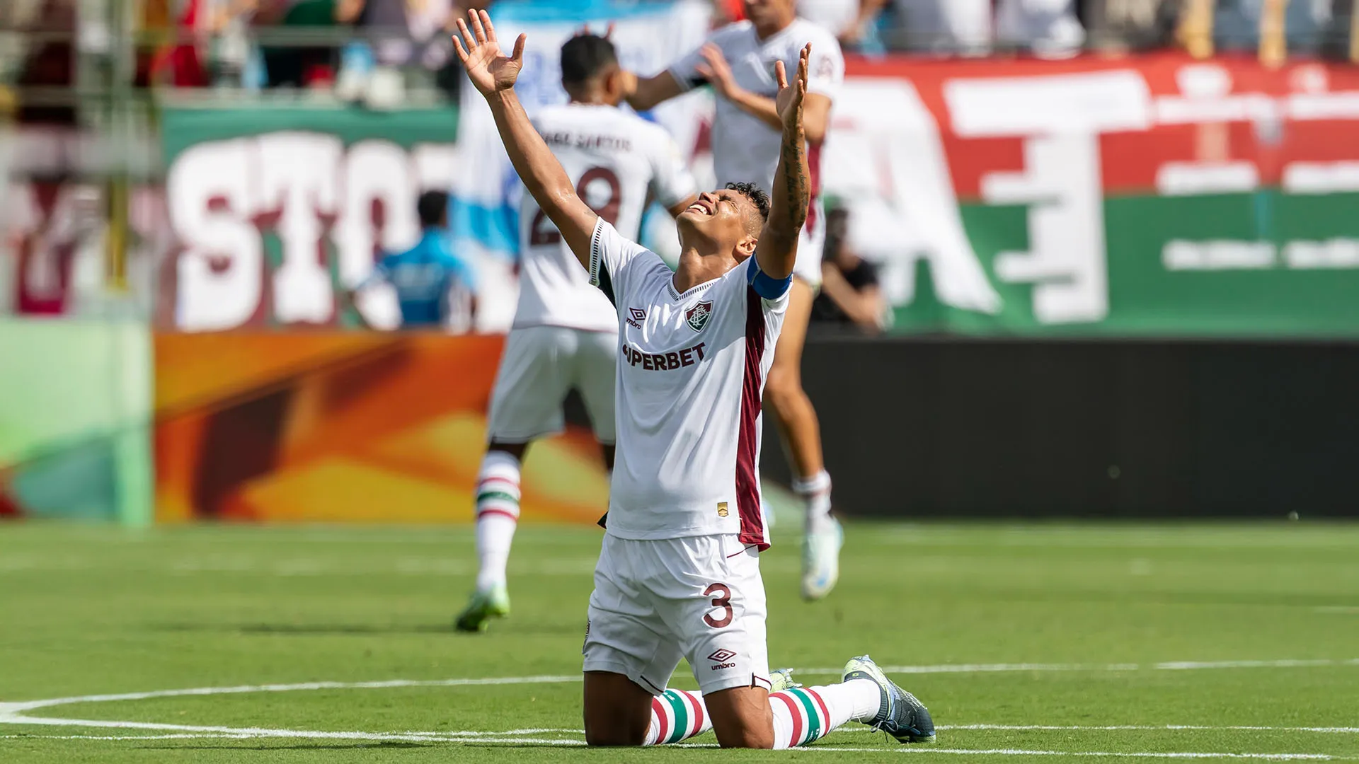 Il difensore ex rossonero, ora al Fluminense, festeggia la vittoria al Mondiale per Club FIFA contro i nerazzurri