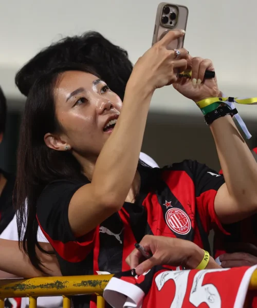 I tifosi del Milan hanno un nuovo idolo: delirio sui social