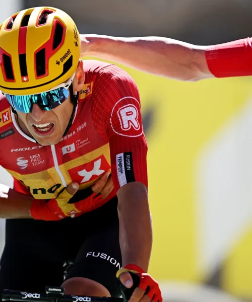 Malore per il campione al Tour de France: serve l’ossigeno. Foto