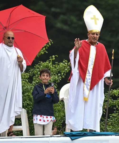 Tifosi sempre più pazzi e scatenati al Tour de France: le foto