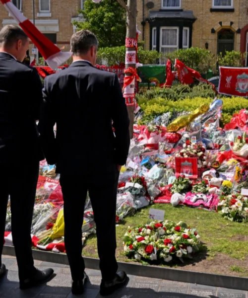 La dirigenza del Liverpool ricorda affranta Diogo Jota: le foto