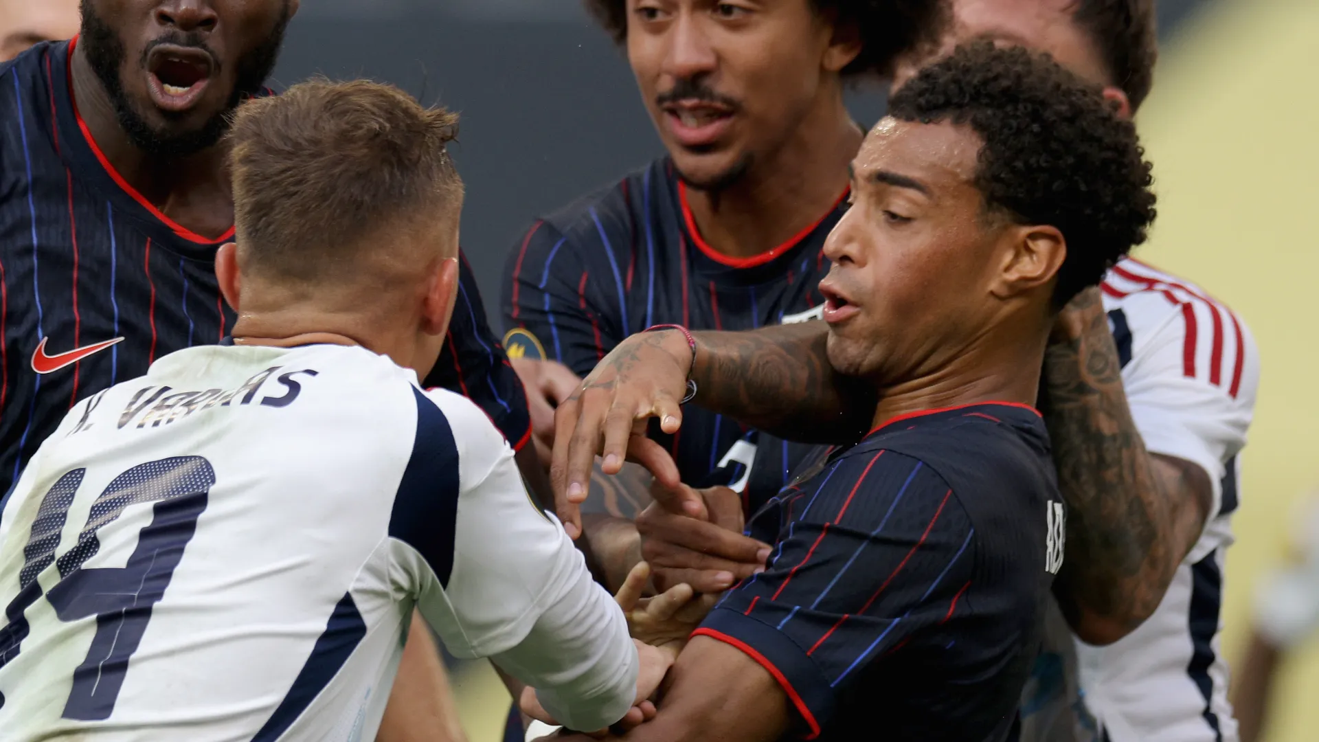 Scene per nulla piacevoli quelle viste durante i quarti di finale della Concacaf Gold Cup
