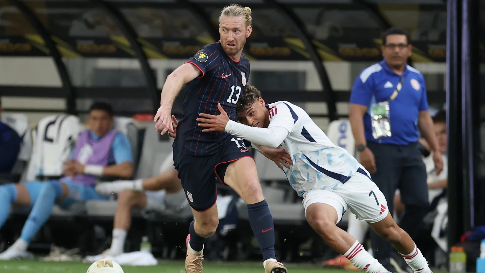 La partita è stata caratterizzata da moltissimi interventi duri