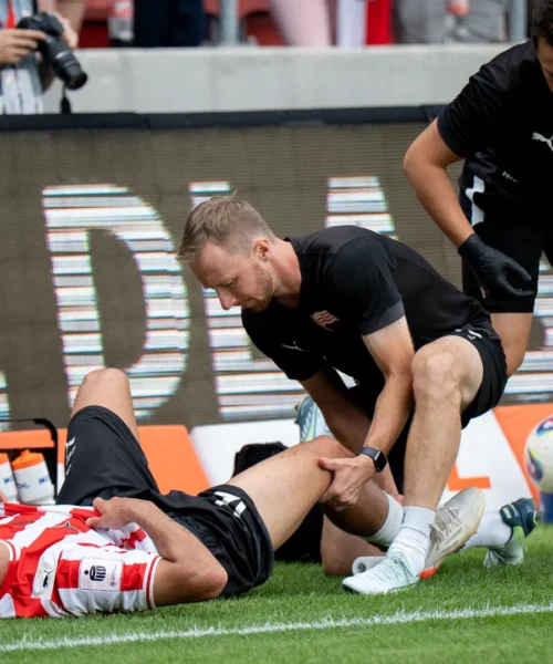 Grave infortunio, il calciatore è disperato: le foto