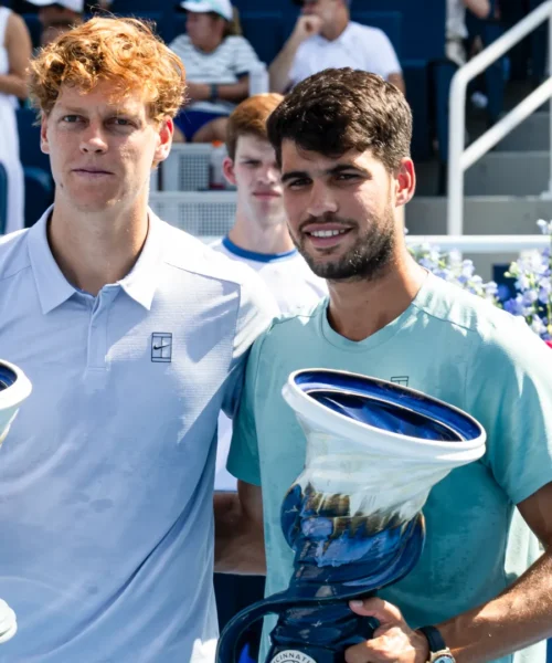 Jannik Sinner: Andy Roddick ironizza sul gesto di Carlos Alcaraz