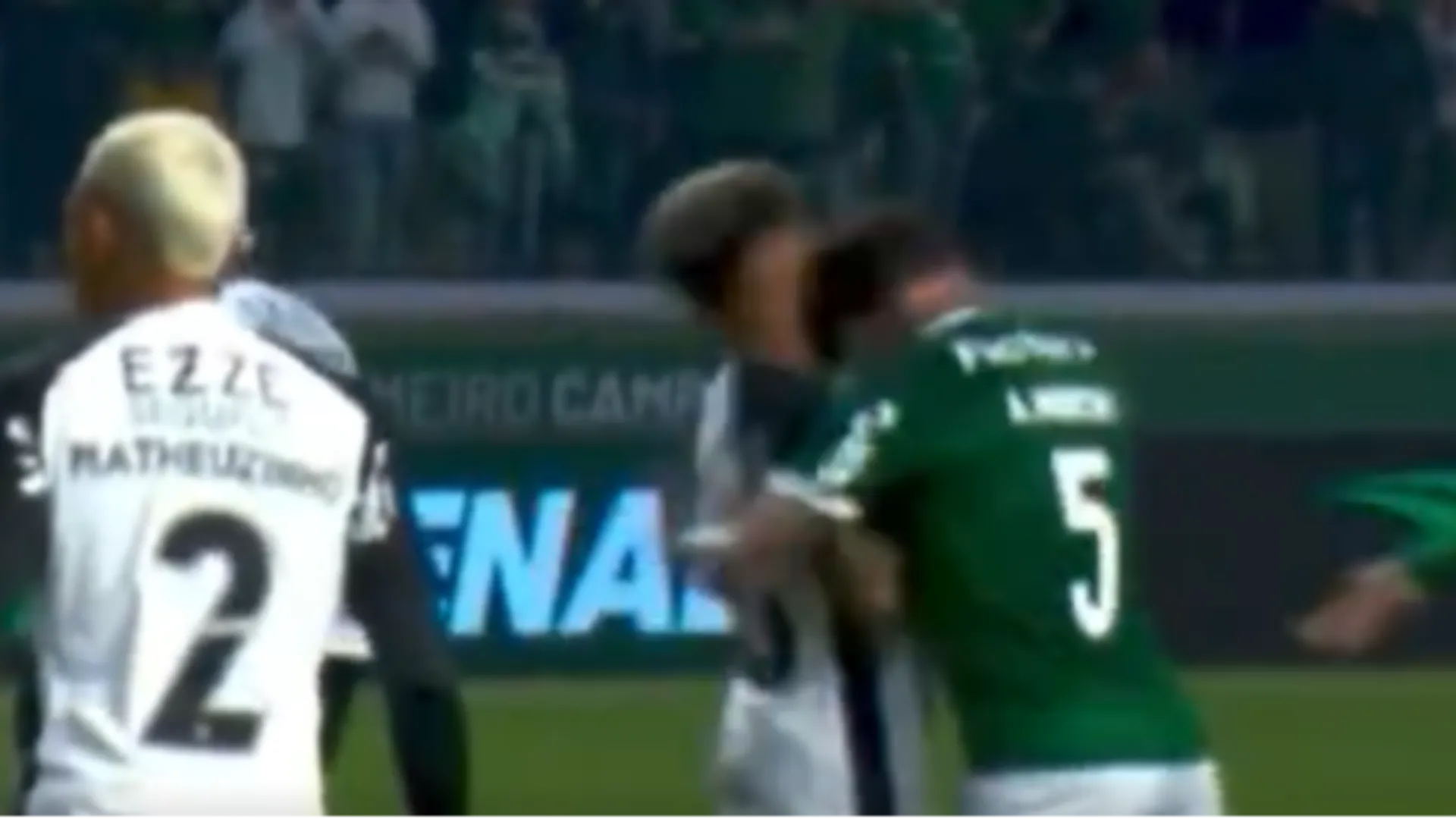 Il calciatore ha perso la testa e si è fatto espellere
