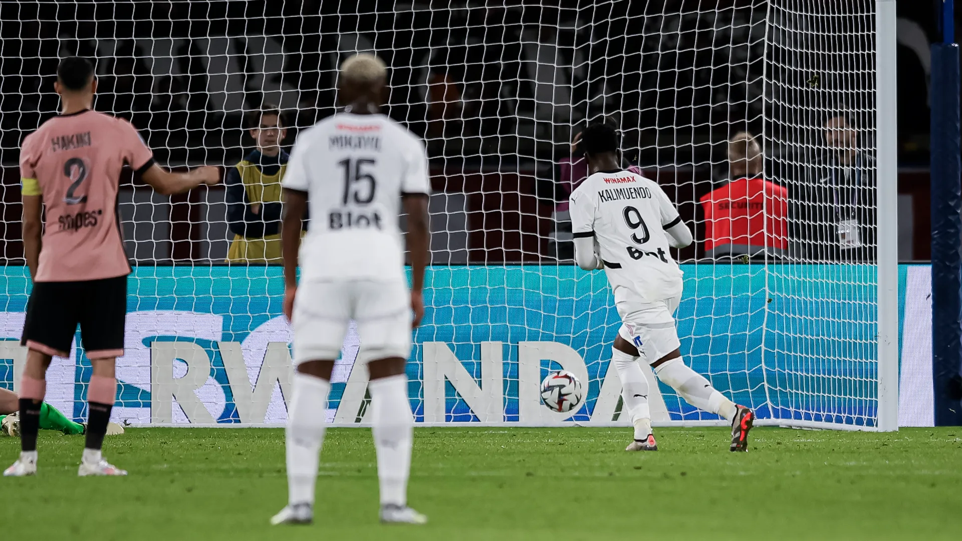 Nelle ultime ore c'è stato anche un sondaggio da parte del Milan
