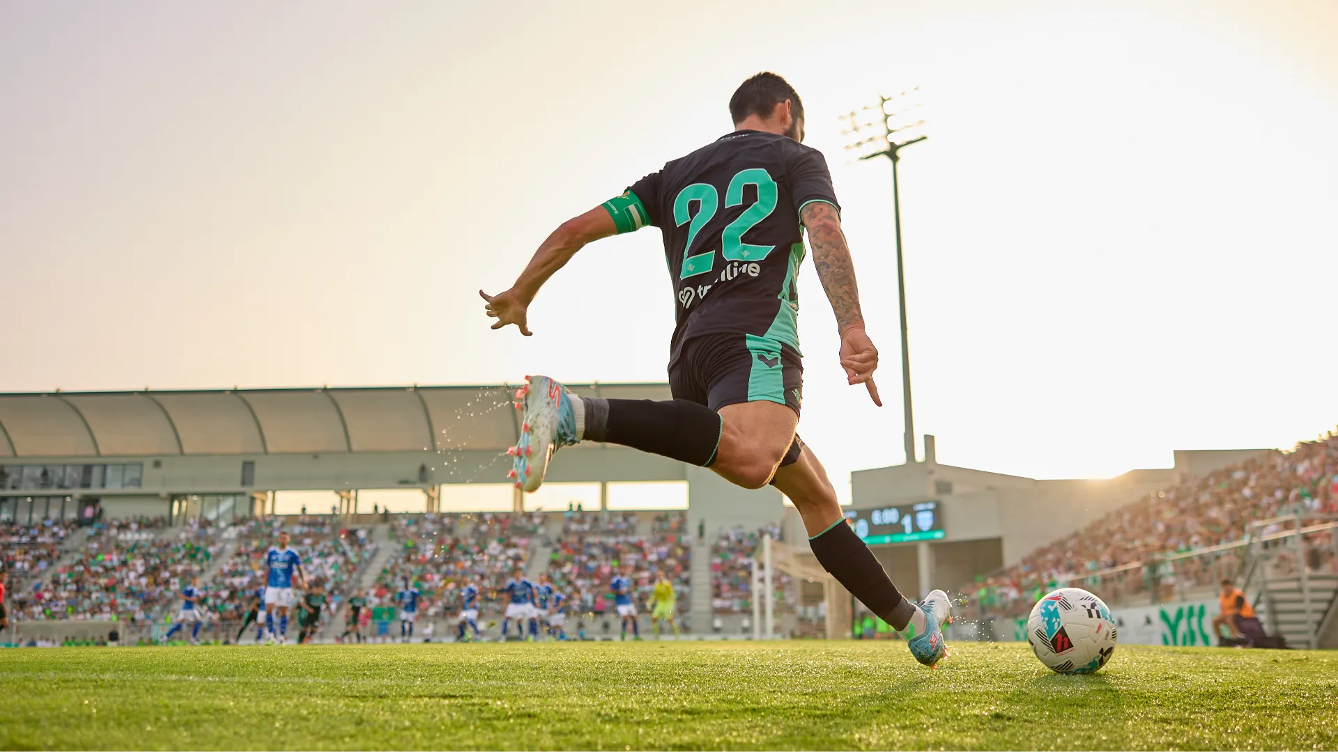 Scene da Far West nell'amichevole giocata a Cadice tra gli spagnoli del Real Betis e gli italiani del Como