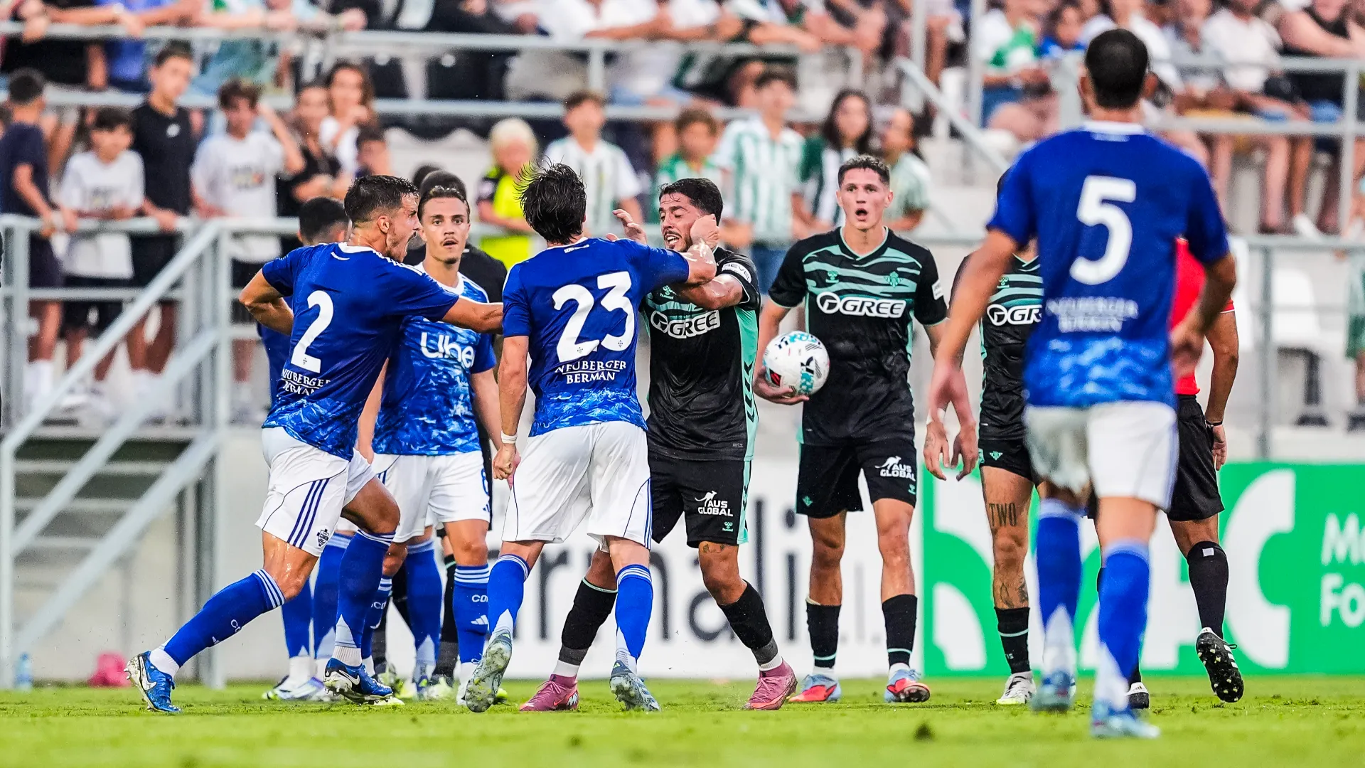 L'arbitro ha faticato a tenere sotto controllo la partita