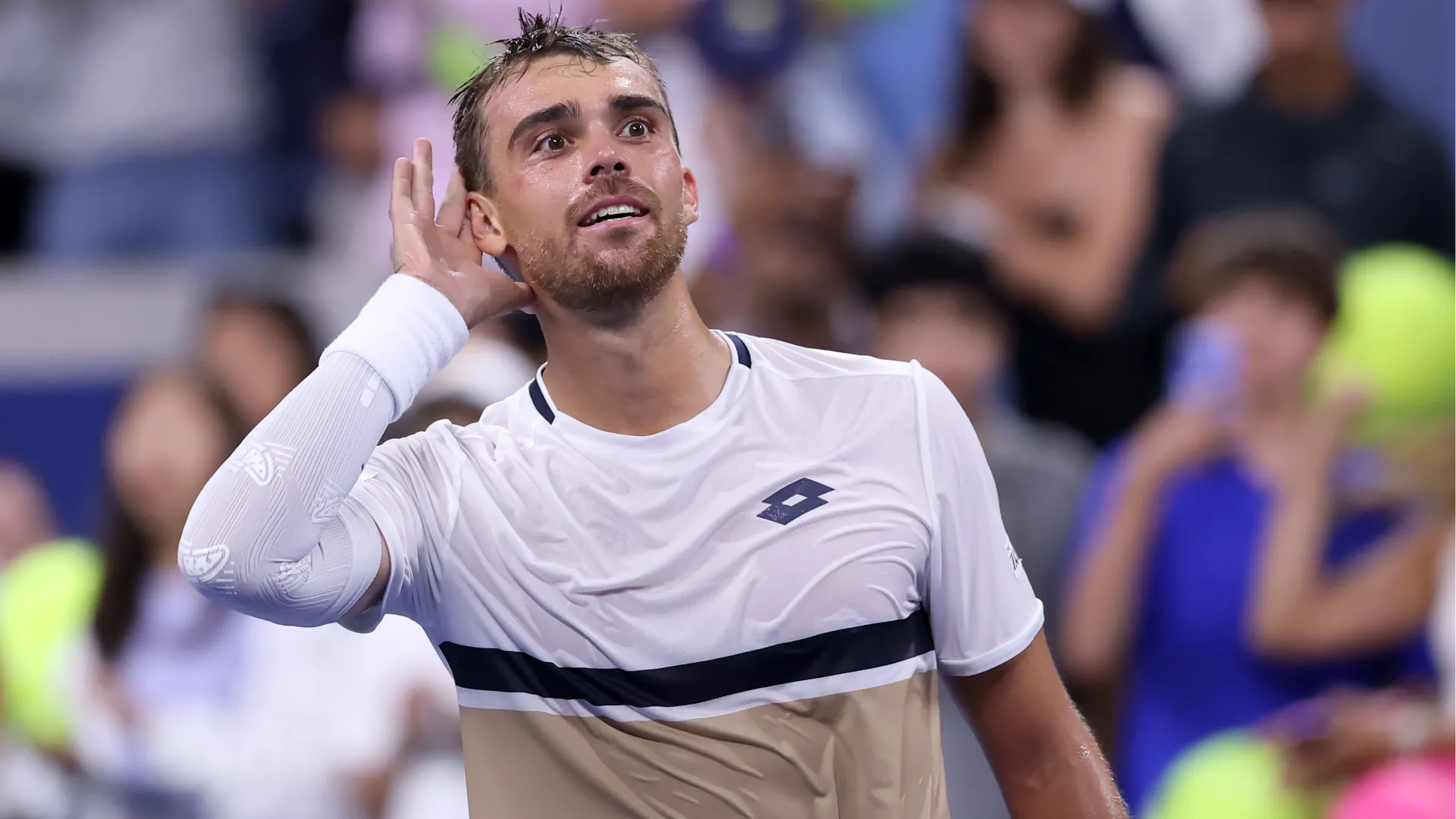 Bonzi ha superato Medvedev in cinque set con il punteggio di 6-3, 7-5, 6-7, 0-6, 6-4