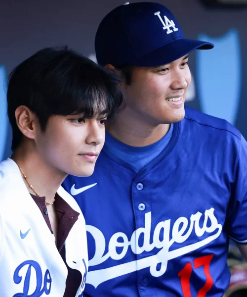 La superstar del K-pop incontra in campo il fuoriclasse Shohei Ohtani: foto