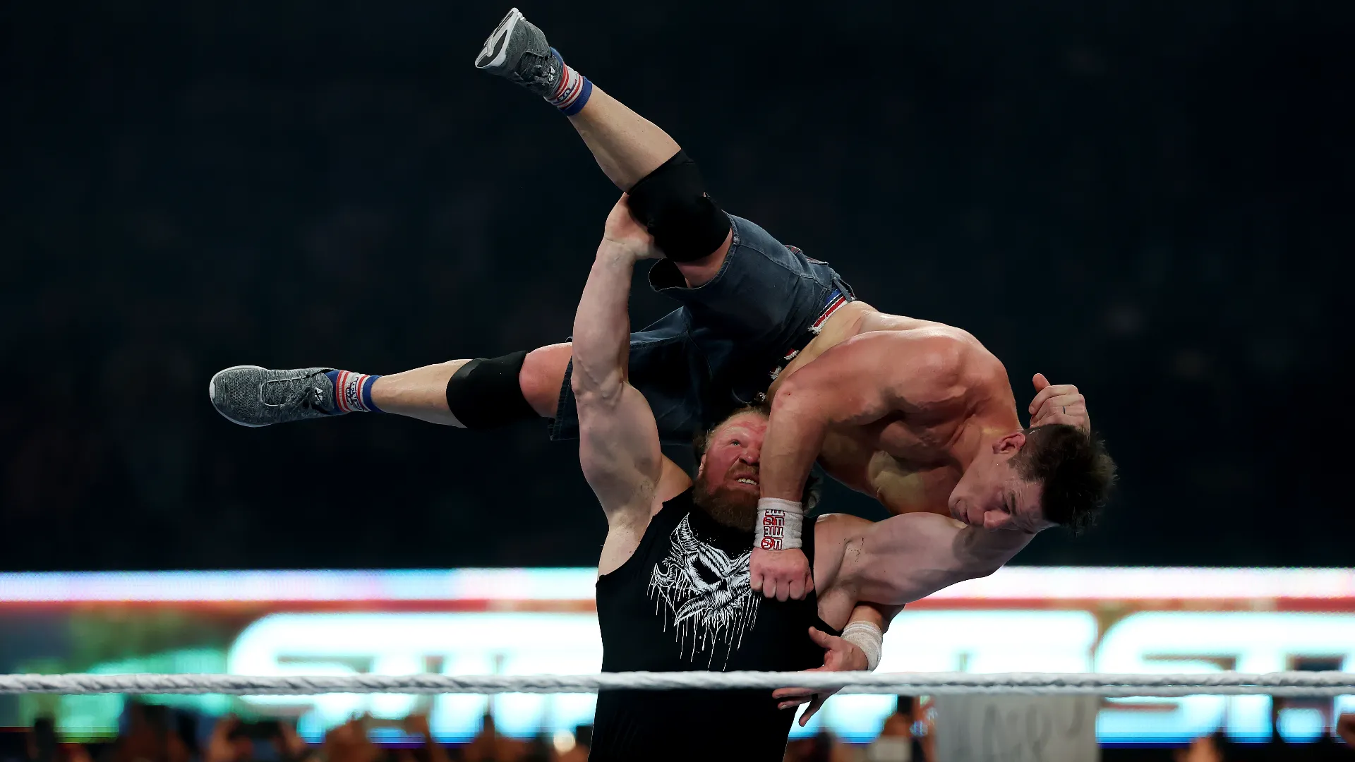John Cena perde il titolo e viene aggredito da Brock Lesnar