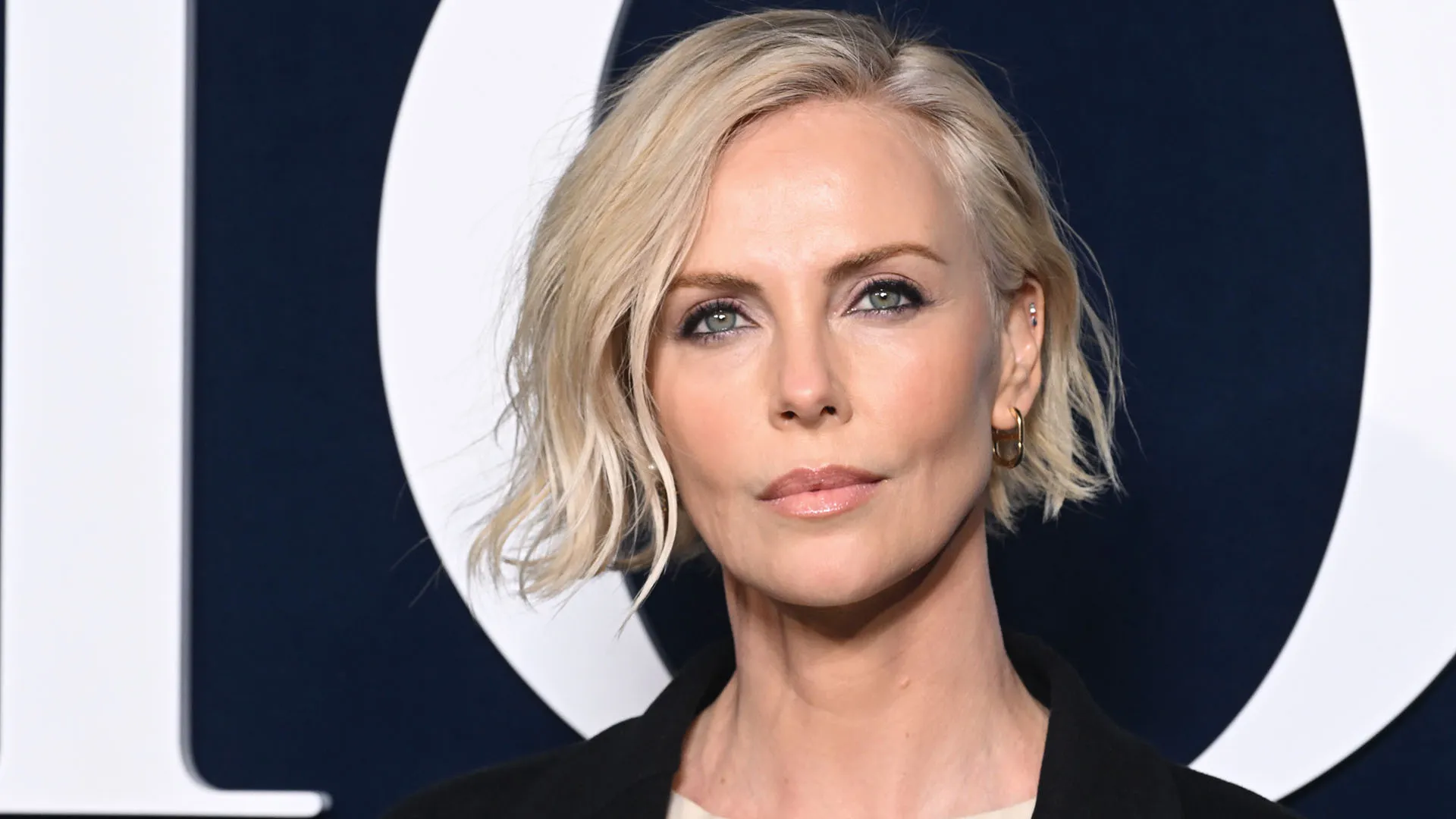 Un traguardo importante per Charlize Theron che il 7 agosto compie 50 anni