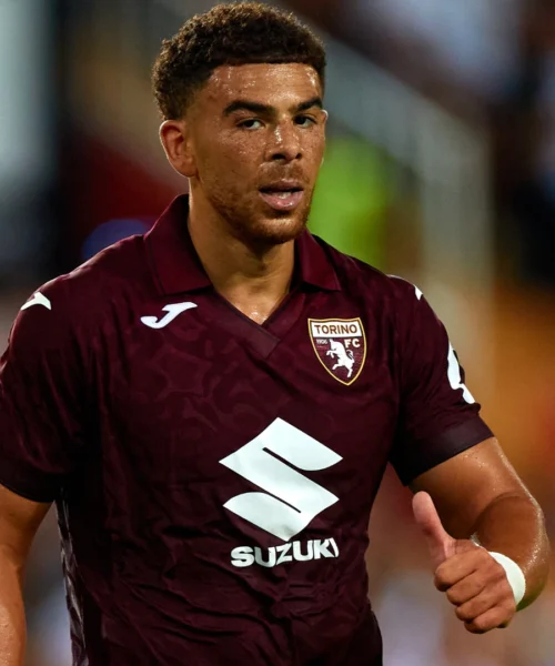 Torino, la scelta sul futuro di Che Adams scatena il dibattito fra i tifosi